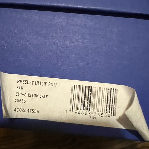 Stuart Weitzman boots - Picture 9 of 9